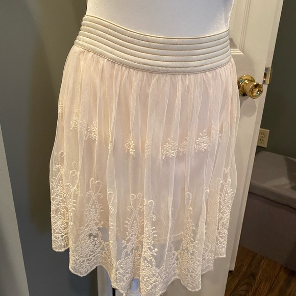 Forever 21 lined lace skirt elastic band size L - Picture 4 of 4